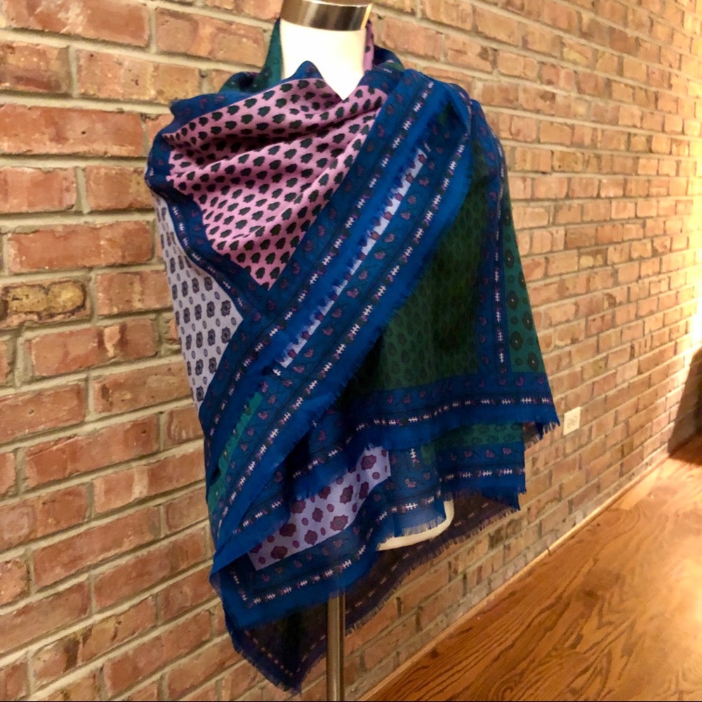COPY - Lightweight, fine-weave Irish wool wrap 55”